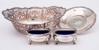 A mixed lot of silver wares including:- a pair of George V silver salts, maker Walker & Hall,