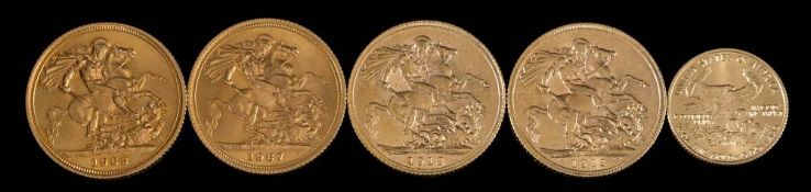 Two George V sovereigns dated 1912 and 1913,