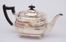 A George V silver teapot, maker Jay, Richard Attenborough Co Ltd, Sheffield,