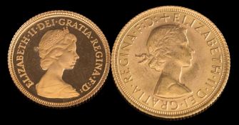 A gold sovereign: 2000, the proof sovereign, in a card leaflet, numbered 0866, stated to weigh 7.