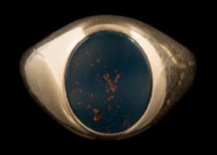 A bloodstone mounted signet ring: stamped '14K', ring size N, 5.