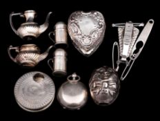 A mixed lot of silver collectables,