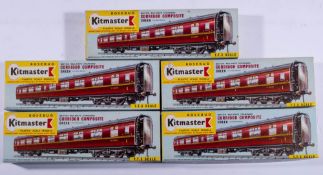 Rosebud 'Kitmaster'.