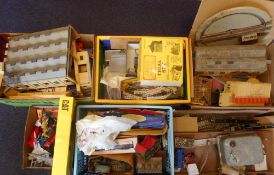 Hornby Dublo, a collection of assorted trackside buildings: including turntable engine sheds,