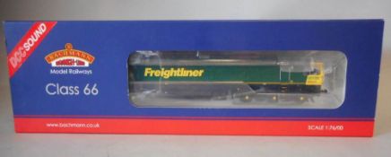 Bachmann, 00 gauge, a Class 66 diesel locomotive No 66546: in Freightliner livery, boxed.