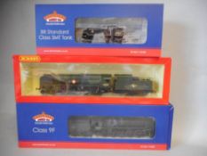 Bachmann, 00 gauge, a Class 9F 2-10-0 locomotive No 92233: with six wheel tender in BR black livery,