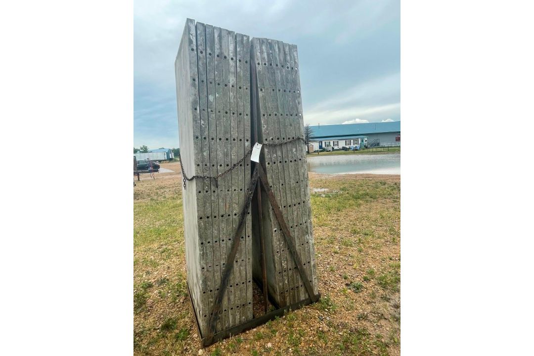 (16) 3' x 8' Wall-Ties Smooth Aluminum Concrete Forms 8" Hole Pattern, Basket is included. Located i - Image 8 of 9