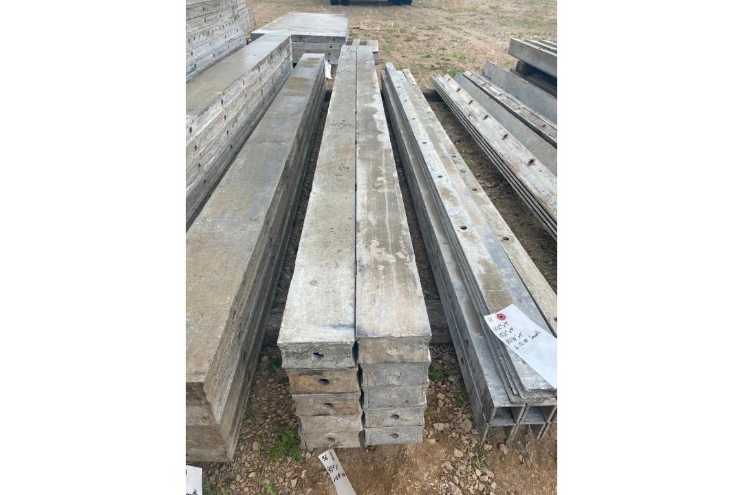 (10) 4" x 9' Wall-Ties Smooth Aluminum Concrete Forms 6-12 Hole Pattern. Located in Lake Crystal, MN - Image 2 of 4