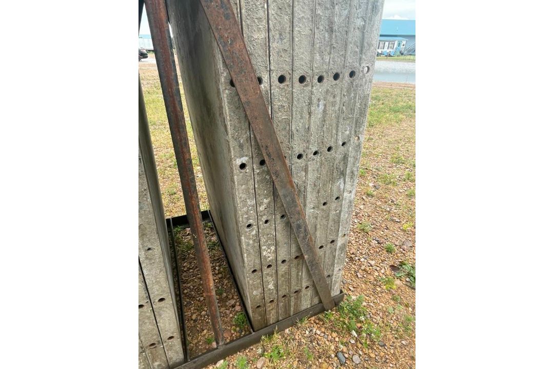 (16) 3' x 8' Wall-Ties Smooth Aluminum Concrete Forms 8" Hole Pattern, Basket is included. Located i - Image 9 of 9