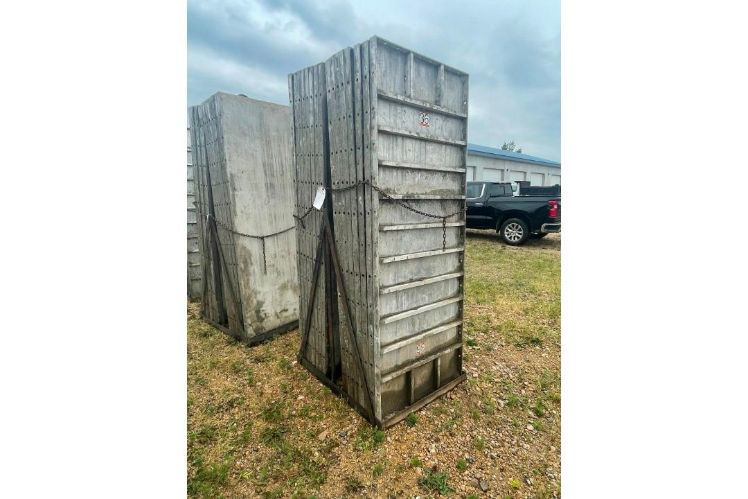 (16) 3' x 8' Wall-Ties Smooth Aluminum Concrete Forms 8" Hole Pattern, Basket is included. Located i - Image 1 of 9