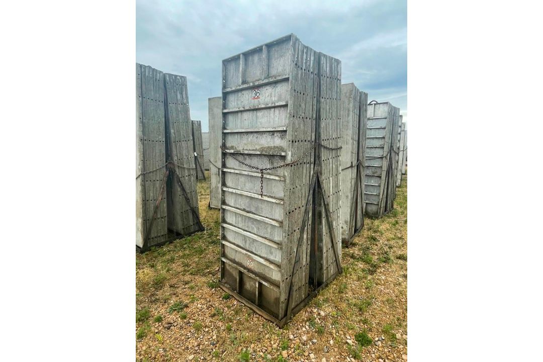 (16) 3' x 8' Wall-Ties Smooth Aluminum Concrete Forms 8" Hole Pattern, Basket is included. Located i - Image 3 of 9