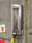 Sticky Fox S/S Fluorescent Bug Light, Model 225GT Rigging Fee: $20