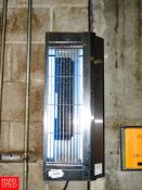 Sticky Fox S/S Fluorescent Bug Light, Model 225GT Rigging Fee: $20