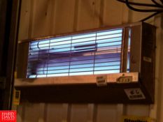 Sticky Fox S/S Fluorescent Bug Light, Model 225GT Rigging Fee: $20