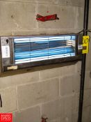 Sticky Fox S/S Fluorescent Bug Light, Model 225GT Rigging Fee: $20