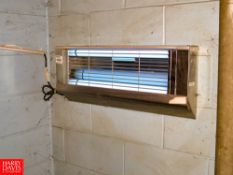 Sticky Fox S/S Fluorescent Bug Light, Model 225GT Rigging Fee: $20