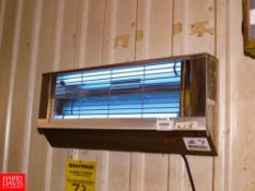 Sticky Fox S/S Fluorescent Bug Light, Model 225GT Rigging Fee: $20