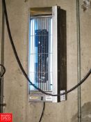 Sticky Fox S/S Fluorescent Bug Light, Model 225GT Rigging Fee: $20