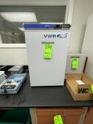 VWR SINGLE DOOR INCUBATOR, MODEL SCUCFS-0204