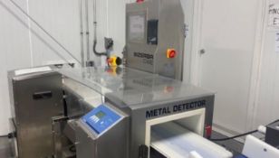 Bizerba Checkweigher with an Integrated Metal Detector includes: