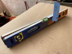 Lot of (2) Levels - 2 ft.