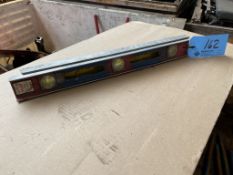 Lot of (2) Levels - 2 ft.