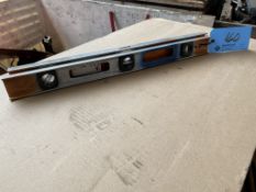 Lot of (2) Levels - 2 ft.