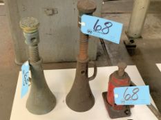 Lot-(2) Screw Jacks and (1) Hydraulic Bottle Jack