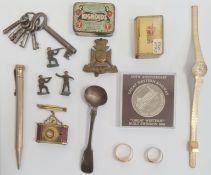 18ct gold signet ring, 6g approx, a 9ct gold signet ring, 3g approx, a gold-coloured Jules Jurgonsen