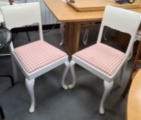 Set of six white painted modern dining chairs on cabriole front supports (6)