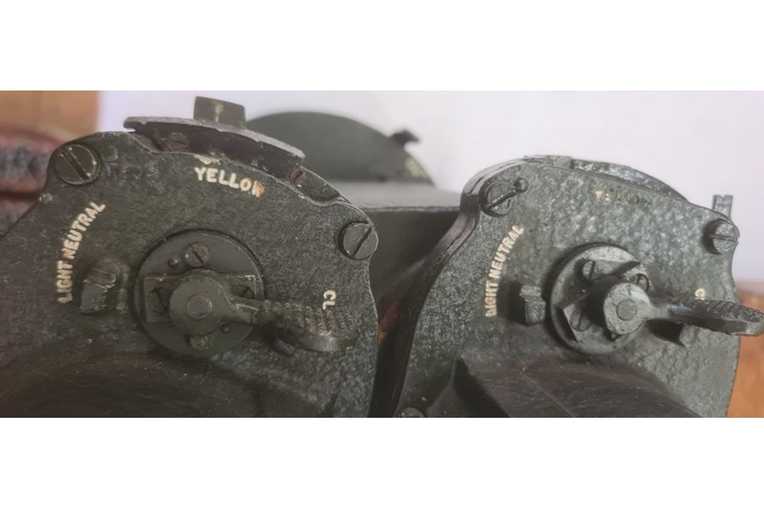 Pair of Ross London gunsight binoculars, no.122841 housed in teak box marked 'Binocular Gunsight - Image 8 of 9