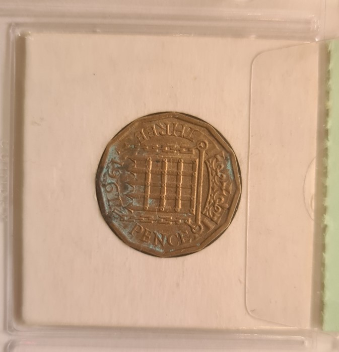 Various world coins, including silver half crowns (3) commemorative crowns including Edward VII - Image 15 of 15