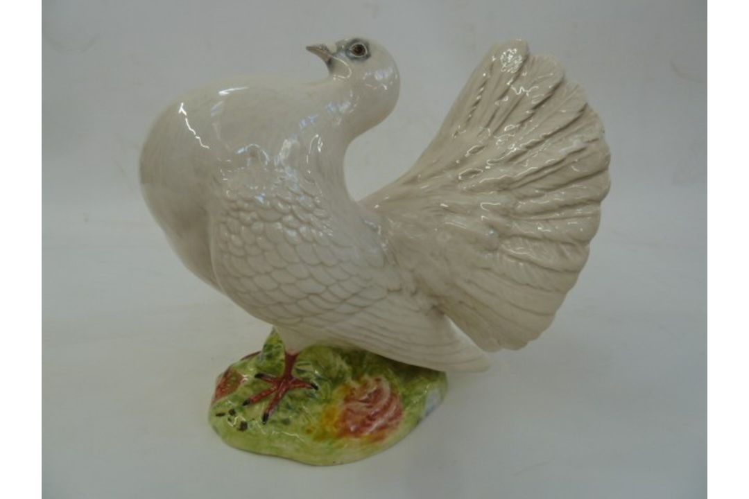 Beswick Fantail Pigeon 1614 Part of the Wildfowl and Wetlands Trust Collection  Condition - Image 2 of 4
