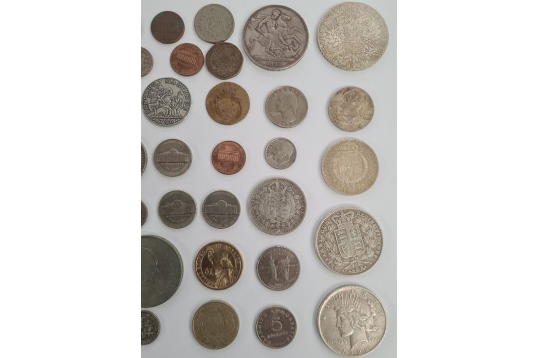 Victoria 1844 crown, 1822 George IV crown, previously cleaned tertio edge and various world coins - Image 4 of 4