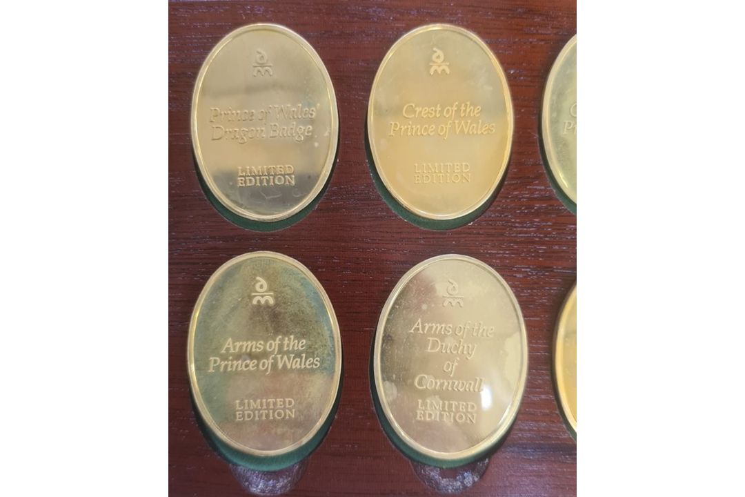 Stunning collection of twelve solid sterling ingots plated with 22carat gold as a commemorative of - Image 6 of 7