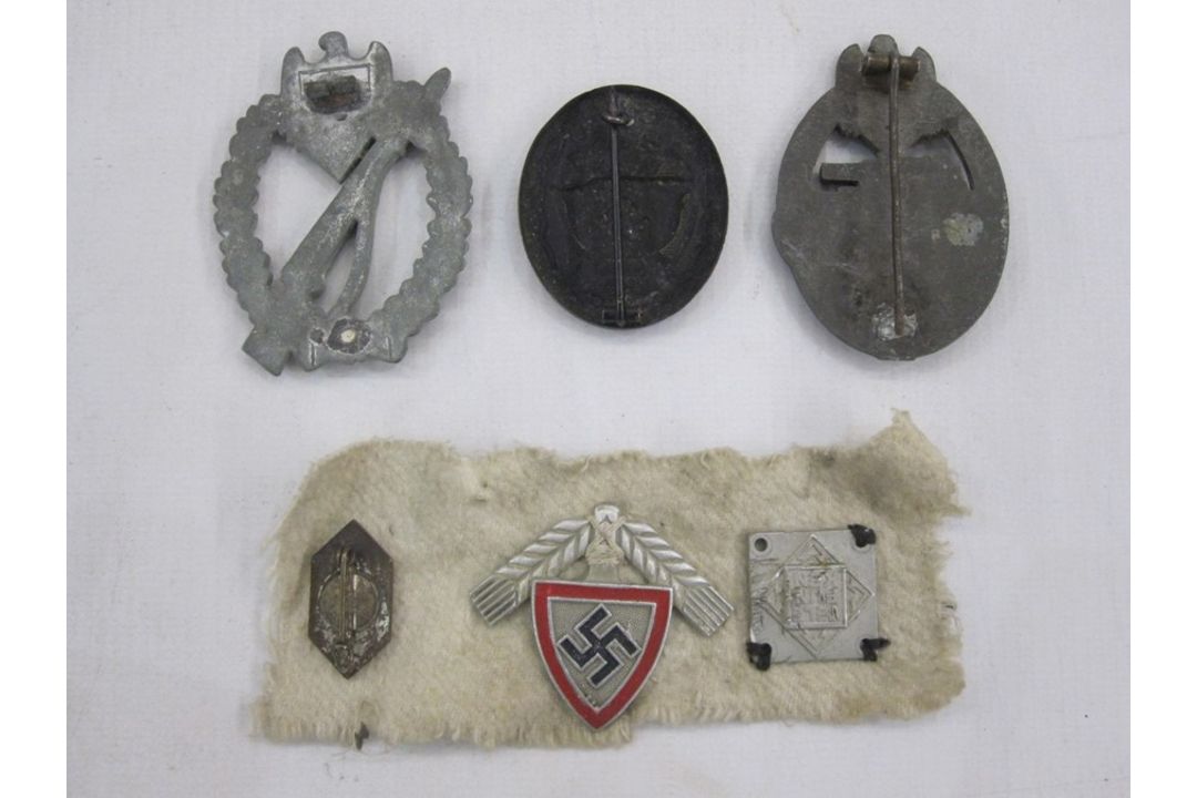 Collection of British military cap badges and WWII German badges (1 bag) Condition ReportPlease - Image 3 of 3