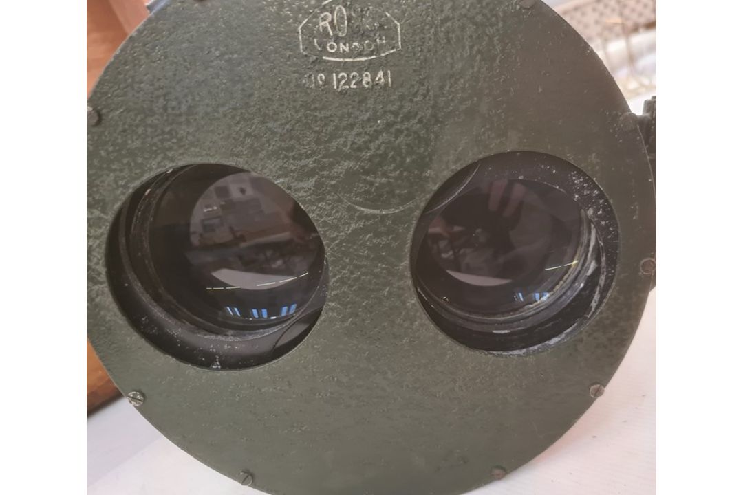 Pair of Ross London gunsight binoculars, no.122841 housed in teak box marked 'Binocular Gunsight - Image 6 of 9