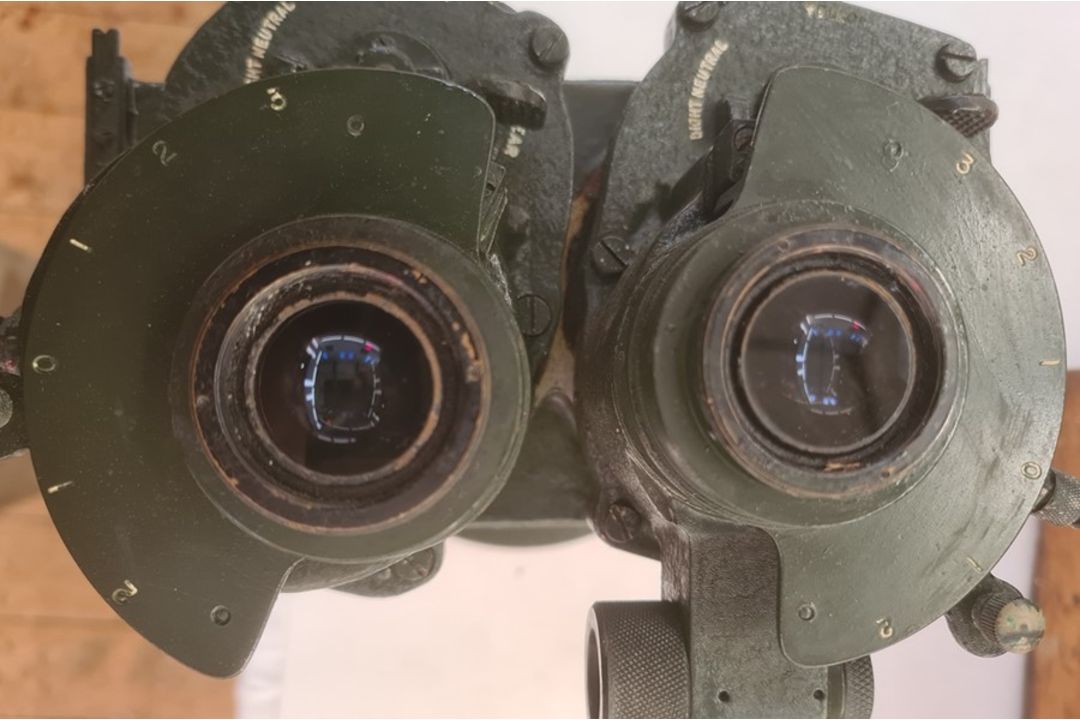 Pair of Ross London gunsight binoculars, no.122841 housed in teak box marked 'Binocular Gunsight - Image 7 of 9
