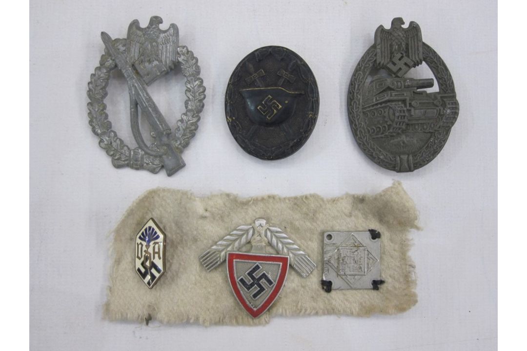 Collection of British military cap badges and WWII German badges (1 bag) Condition ReportPlease - Image 2 of 3
