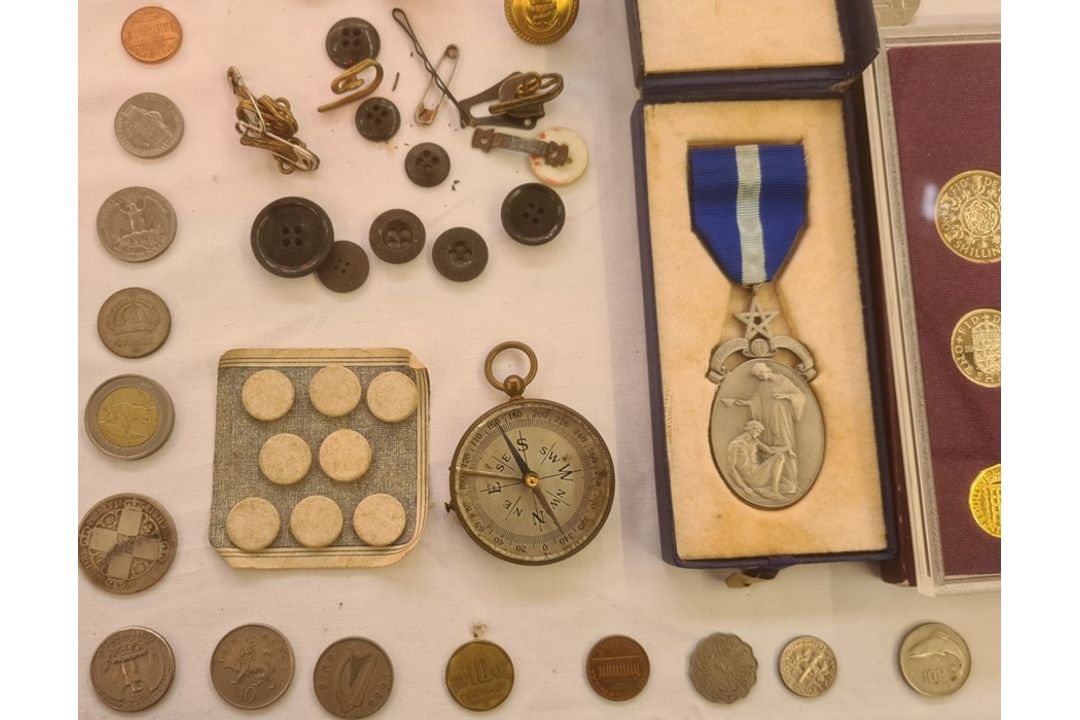 UK proof set of coins, loose coins, buttons, compass and a silver masonic medal - Image 2 of 10
