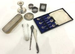 Small quantity silver and plate to include small silver candle holder, two silver napkin rings,