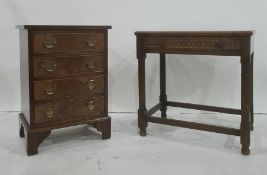20th century mahogany chest of four drawers, on bracket feet and an oak single drawer side table (2)