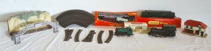 Quantity Tri-ang Hornby 00 gauge locos and tenders, loco 1003, D6830, boxed, quantity of track,