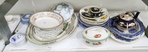 Assorted ceramics to include Wedgwood jasperware, Royal Doulton serving plate, blue and white