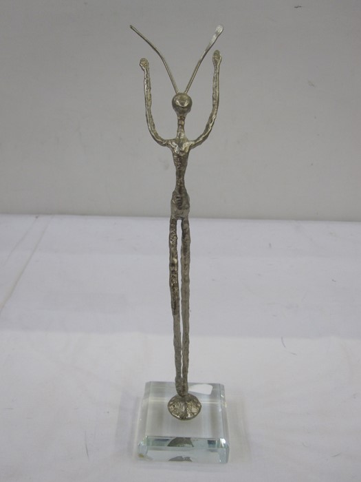Contemporary silver-coloured sculpture, praying mantis-type model, on a square clear plastic base, - Image 2 of 2