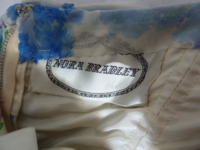 Phyllis Taylor apricot satin full length evening gown with embroidered bodice, with sash detail, a - Image 7 of 15