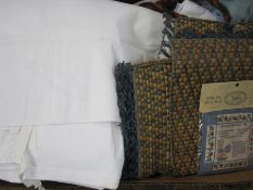Quantity of assorted table linen to include damask, boxed handkerchiefs, table mats, etc (1 box)