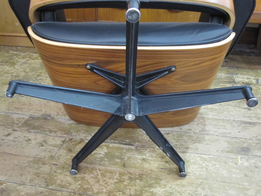 Charles and Ray Eames lounge chair and ottoman, Herman Miller Collection in black leather, unmarked, - Image 8 of 19