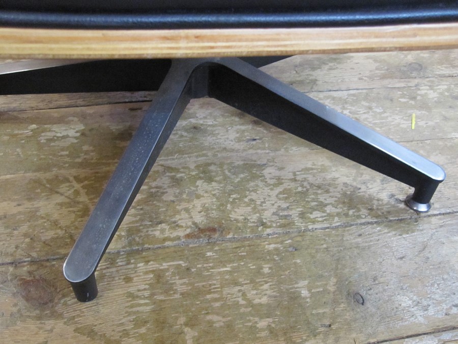 Charles and Ray Eames lounge chair and ottoman, Herman Miller Collection in black leather, unmarked, - Image 9 of 19