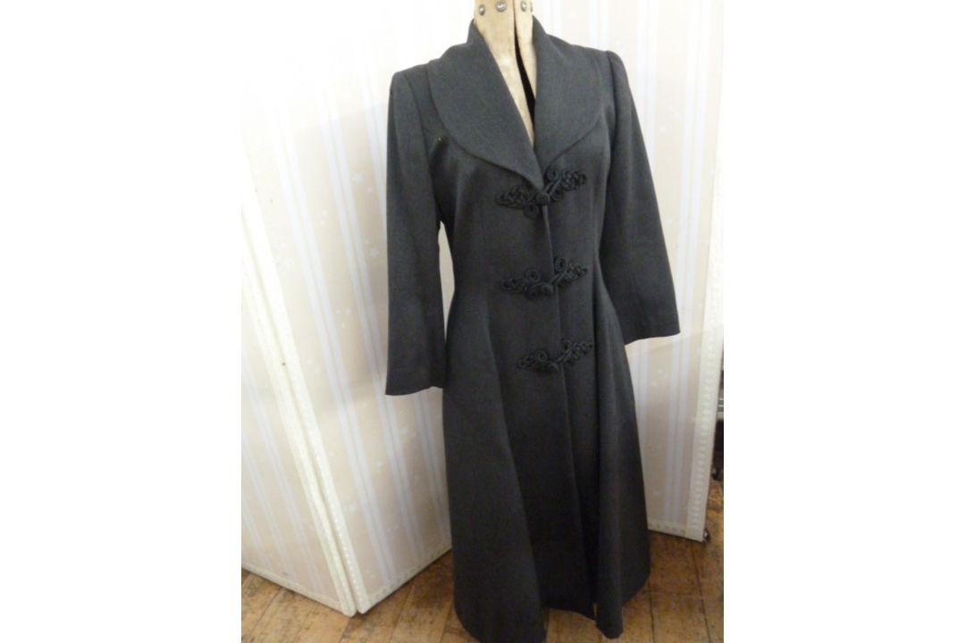 Tomasz Starzewski Classics grey full length coat with frogging detail fastenings, printed lining - Image 1 of 3